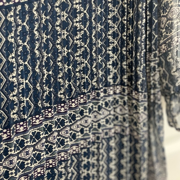 Elegant Blue Patterned Long Sleeve Dress - Picture 8 of 11